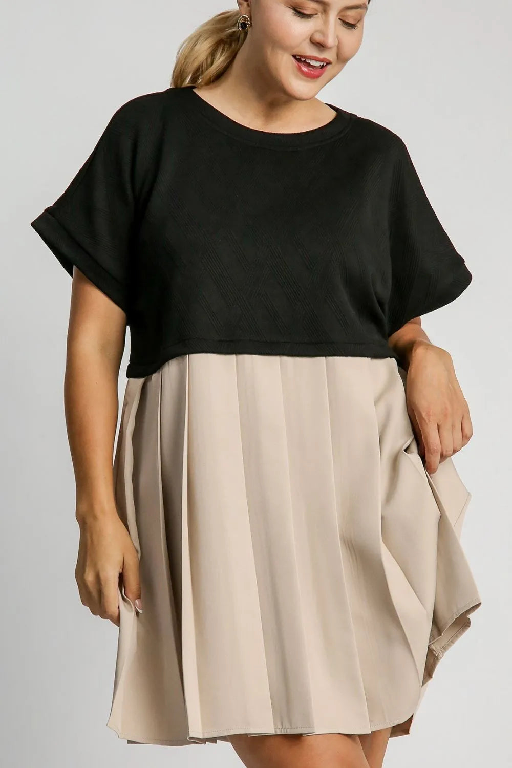 Umgee Full Size Round Neck Pleated Dress with Side Pockets Plus Size - Blushé Belle